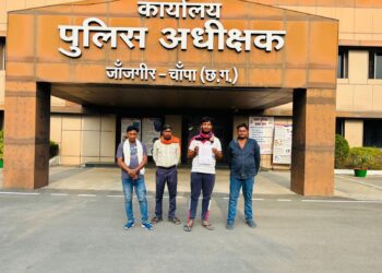 सरपंच ने पंचो के साथ पुलिस अधीक्षक को सौंपा ज्ञापन