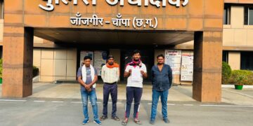 सरपंच ने पंचो के साथ पुलिस अधीक्षक को सौंपा ज्ञापन